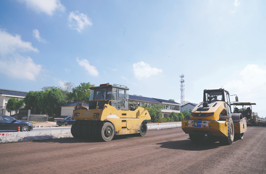 鹰潭：G320改扩建工程项目施工忙（图）