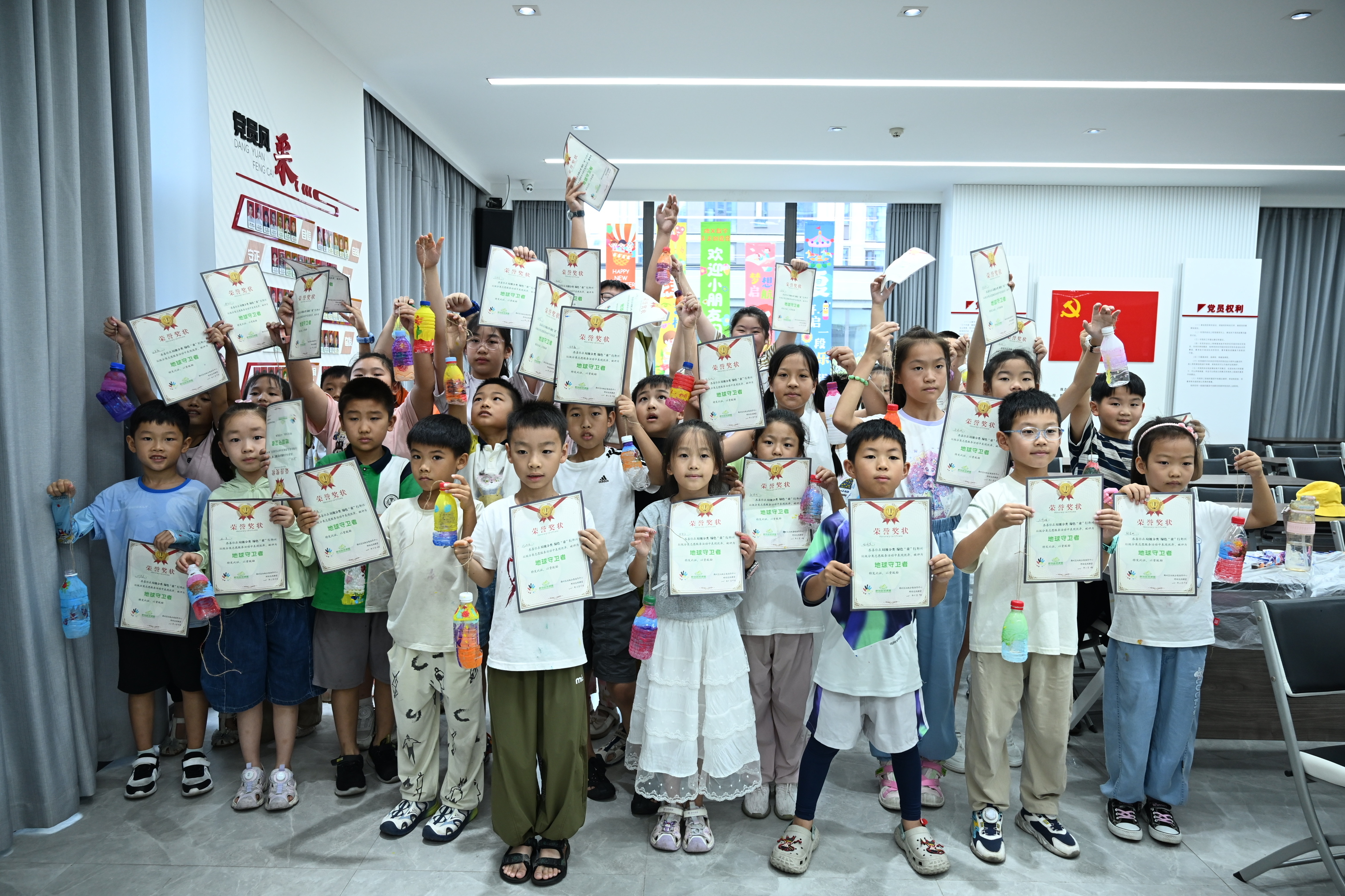 “垃圾分类 绿色‘童’行” 200余名小朋友共建环保家园