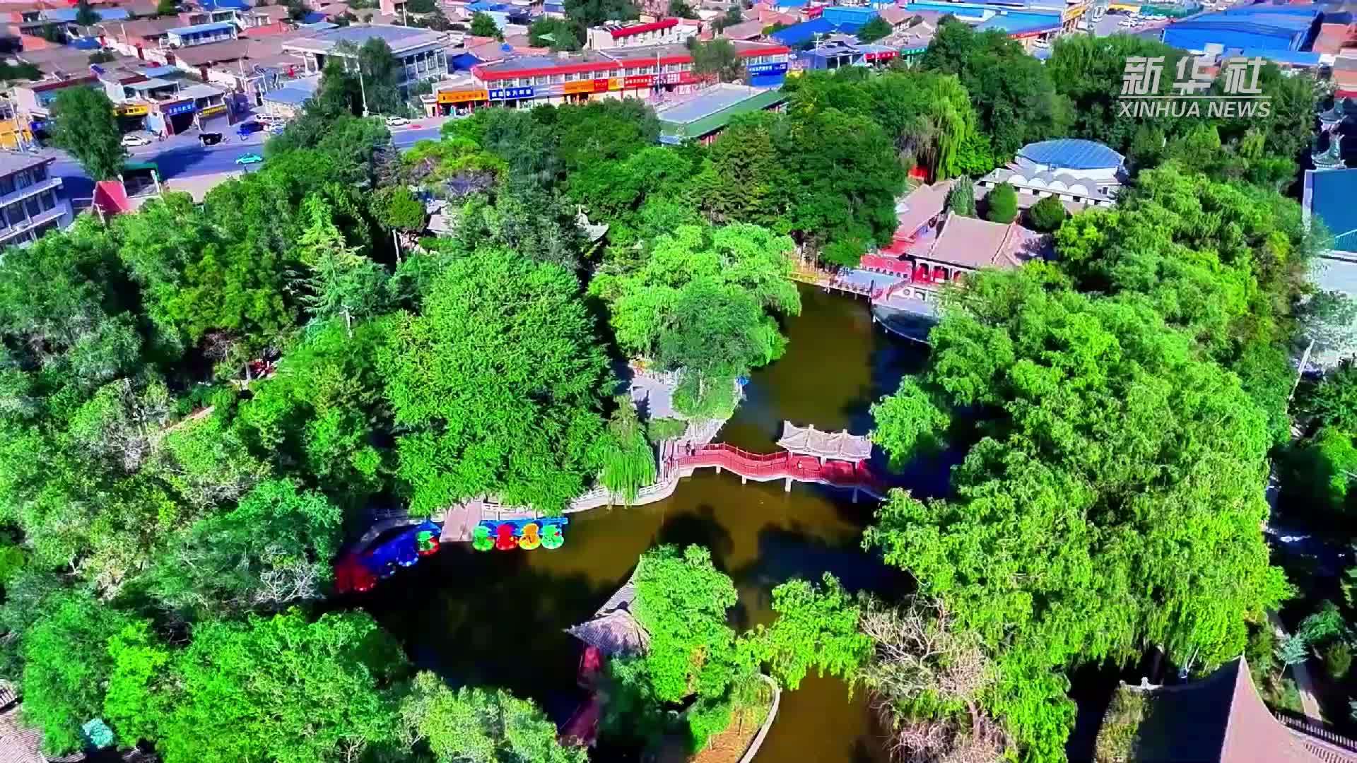 甘肃临夏：公园里红歌嘹亮