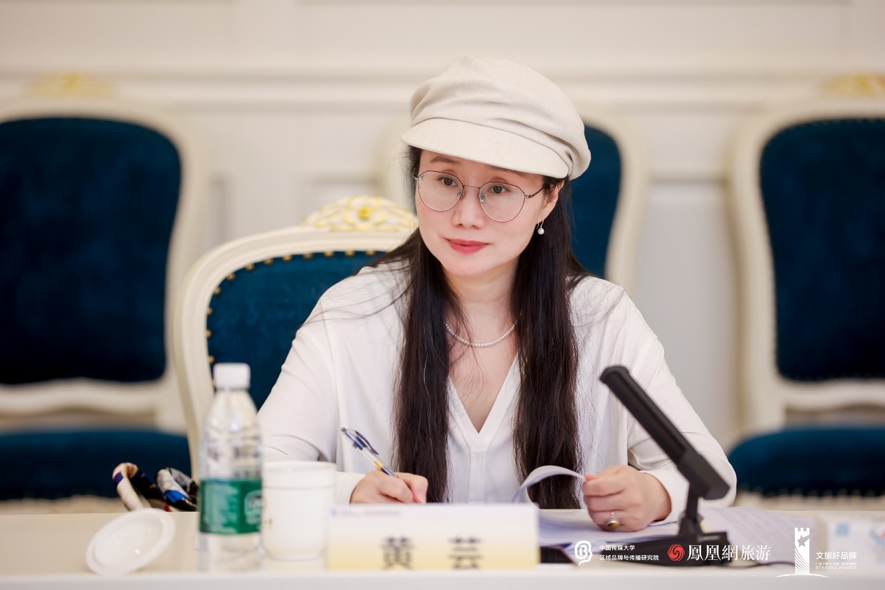 《时尚旅游》、原美国《国家地理旅行者》中文版前主编兼出版人、时尚文旅智库秘书长黄芸