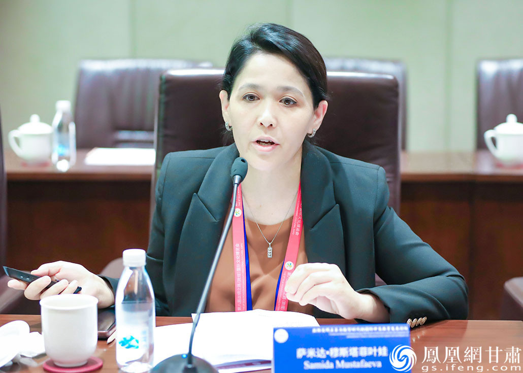 乌兹别克斯坦塔什干国立东方大学翻译学语言学理论教研室主任萨米达•穆斯塔菲叶娃说,AI创造的真实视听材料能辅助学习语言。兰州大学党委宣传部供图