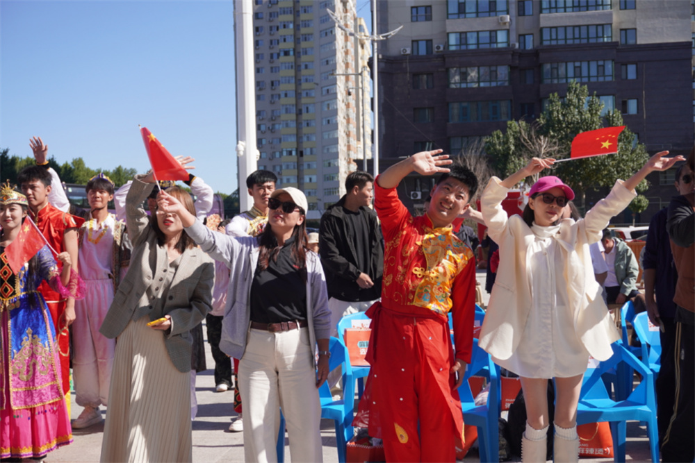 两岸青年齐聚哈尔滨共迎国庆中秋双节
