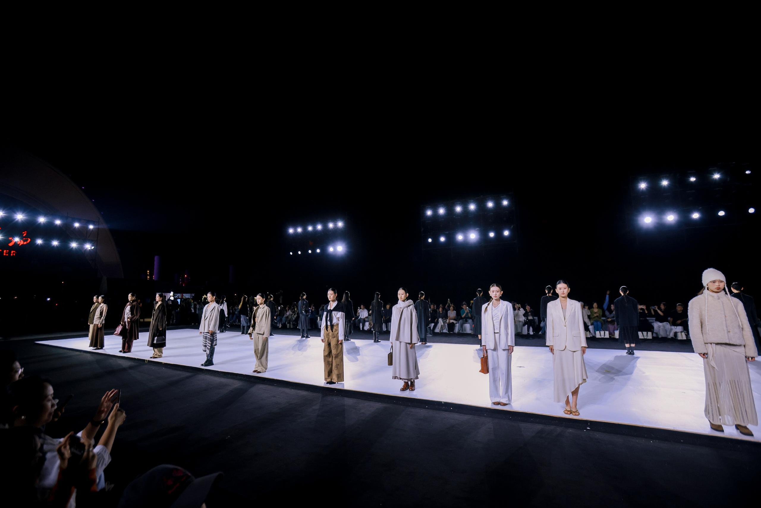 2025青岛国际时装周上演压轴大秀：Matkasi“觉醒乐章 Metanoia”，以衣为媒唤醒生活本真