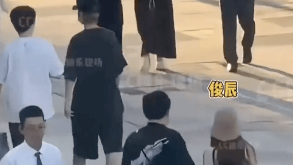 汪苏泷与女网红逛街后同返住所 疑似新恋情曝光封面图