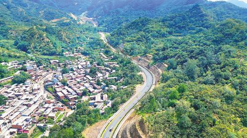 9月14日拍摄的新通车的抗大西线。 本报记者 吕若汐摄