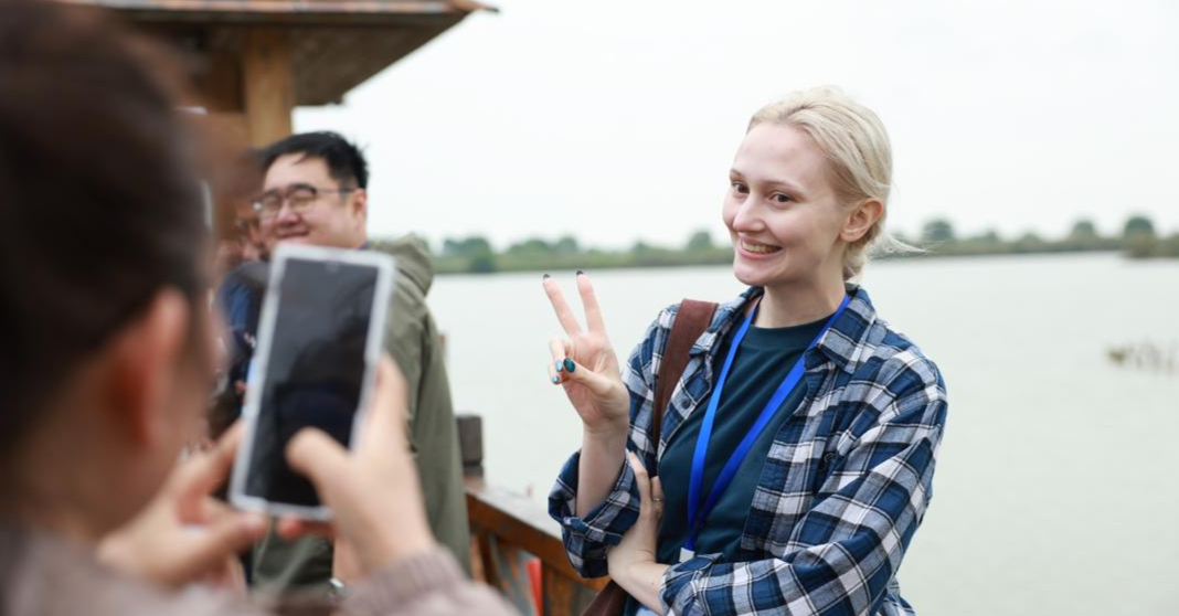 19日上午，采访团走进东营黄河三角洲国家级自然保护区，沉浸式观赏湿地生态画卷。