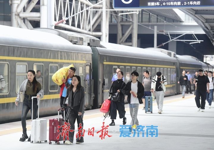 济南站新建北站房启用,公交枢纽、2号线通道也已“上岗”