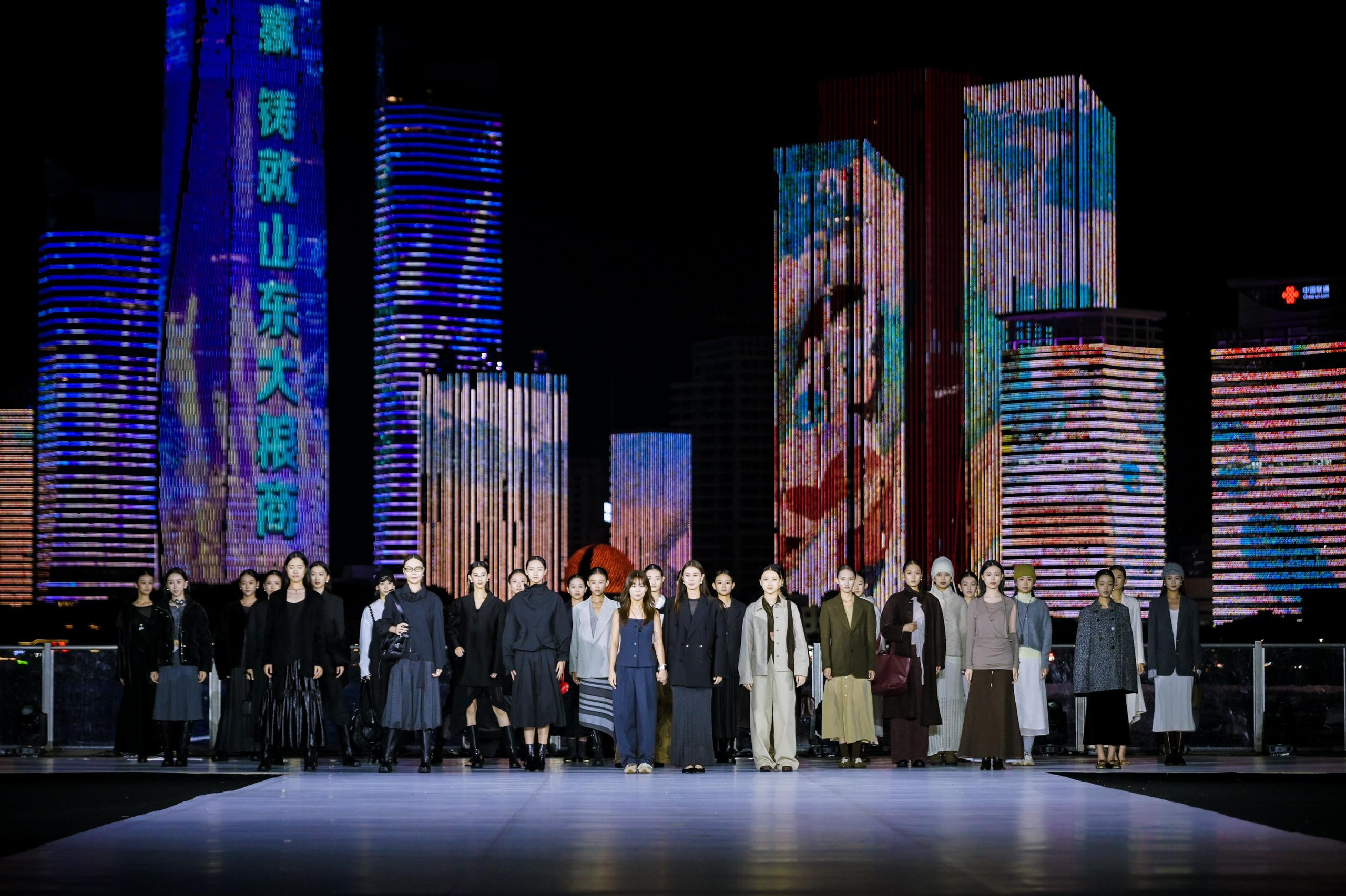 2025青岛国际时装周上演压轴大秀：Matkasi“觉醒乐章 Metanoia”，以衣为媒唤醒生活本真