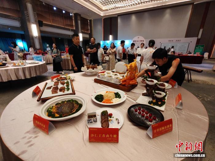 9月22日至23日，中国药都樟树举行“樟帮十味&middot;药都宴”首届药膳评选大赛。中新社记者 姜涛 摄