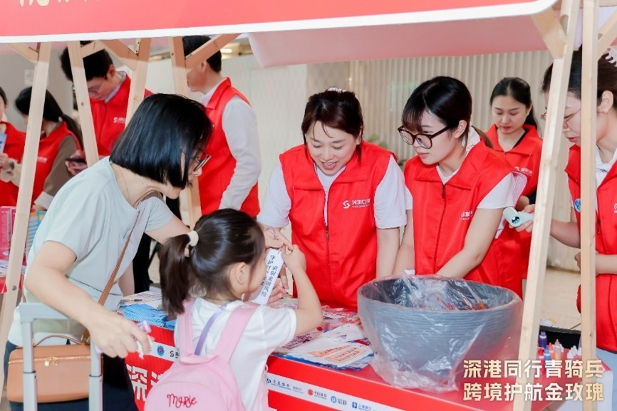 招联“青骑兵”在行动 携手共筑深港金融安全防线