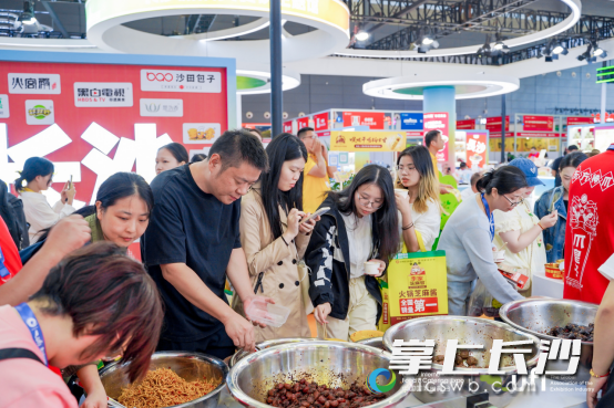 食餐会现场人气火爆。 均为通讯员供图