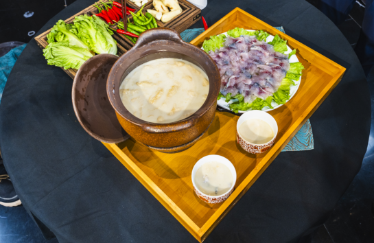 彭泽特色美食——彭泽鲫·鱼片豆参汤(金书斐 摄)