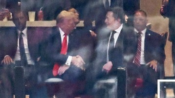 特朗普与马斯克在柯克悼念会同框