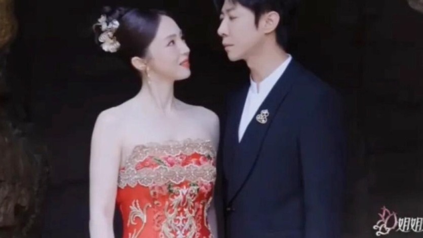 董璇张维伊婚纱照曝光，一个像女王，一个像保镖封面图