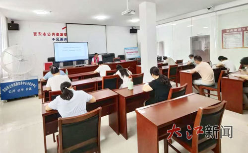 万安县建造师现场答辩会。