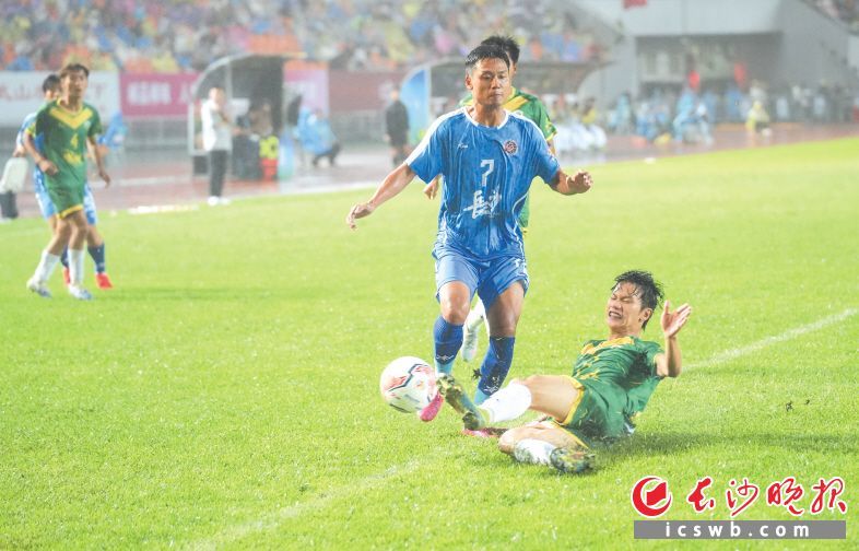 郴州队基本无法过半场，进攻更是无从说起。长沙晚报全媒体记者 邹麟 摄