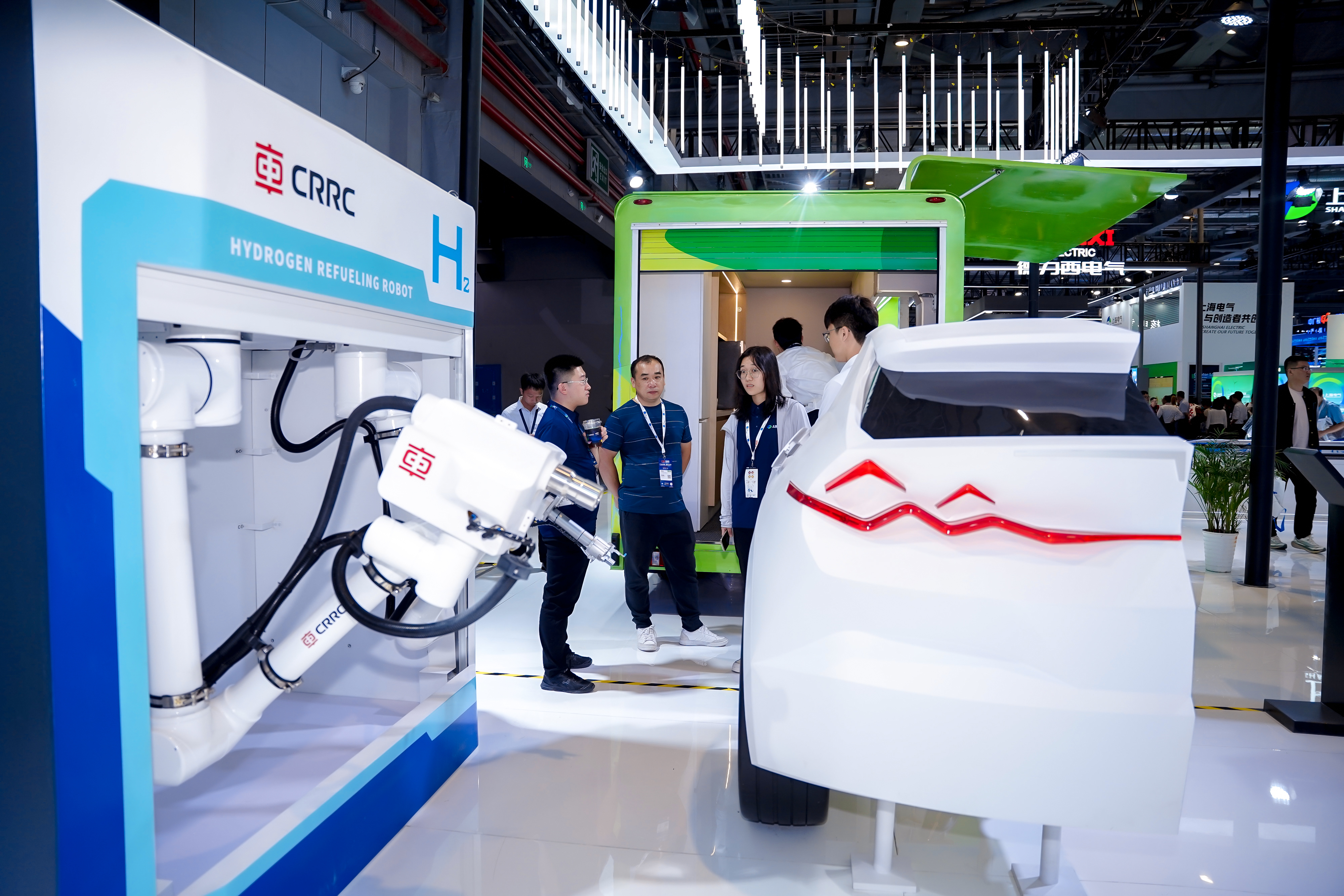 聚焦2025工博会:中国中车“双赛道双集群”彰显高端化、智能化、绿色化融合创新实践