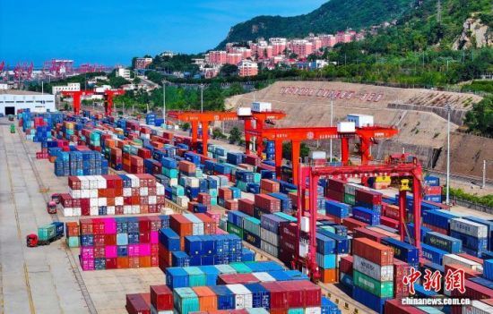 中哈(连云港)物流合作基地。连云港港口控股集团有限公司 供图