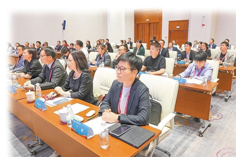 9月21日，“2025敦煌论坛：敦煌文化国际传播——敦煌IP的文学艺术多元呈现论坛”在敦煌举行。新甘肃&middot;甘肃日报记者　田蹊