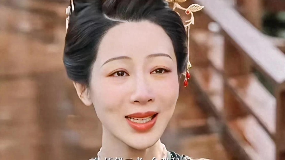 32岁杨紫又“变脸”，皮肤紧致一脸高原红，重回“锦觅”颜值巅峰封面图