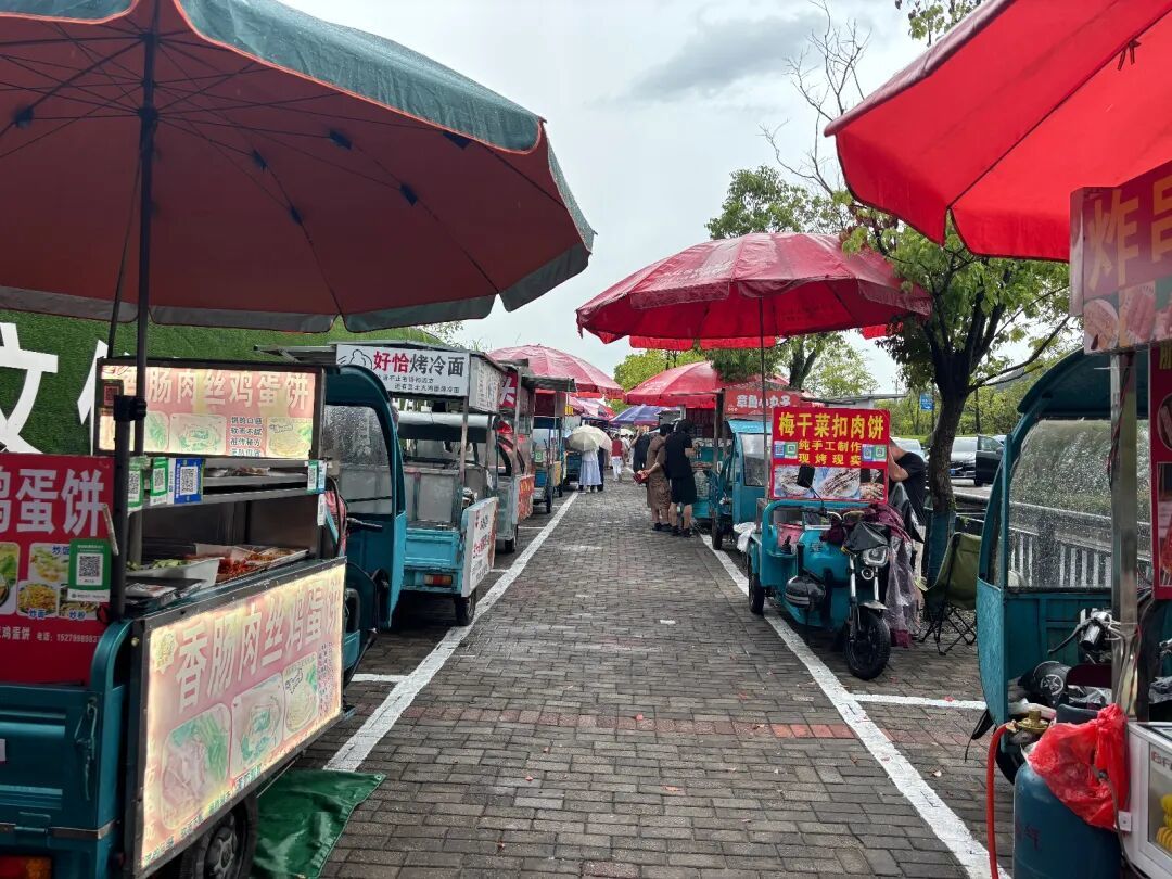 李俊永所在的小吃街。图/九派新闻