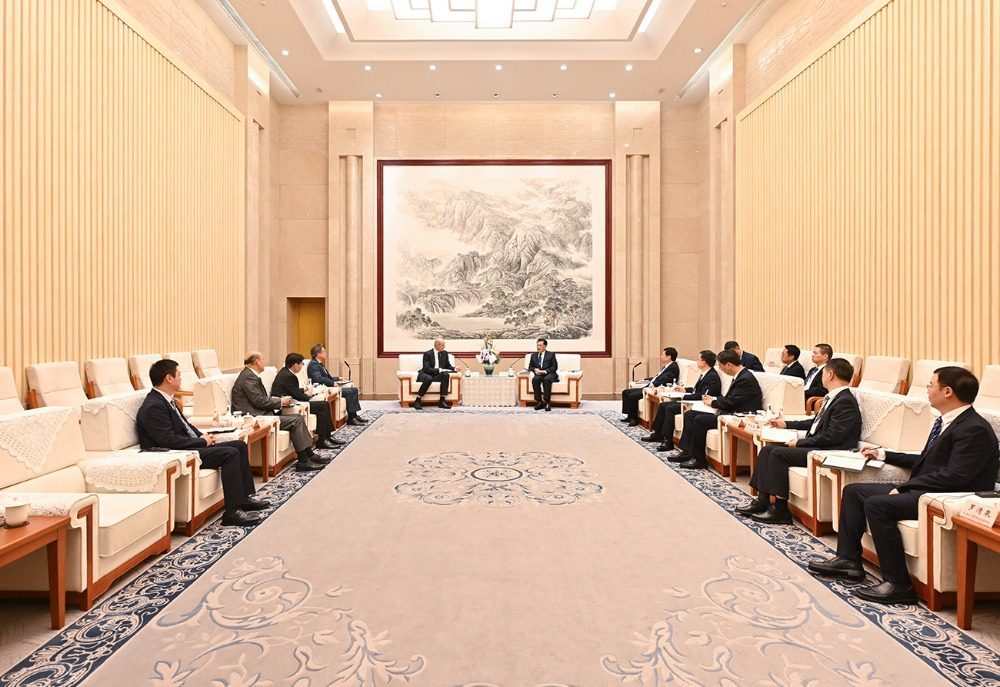 ▲9月27日下午，市委书记袁家军，市委副书记、市长胡衡华会见西门子股份公司董事会主席、总裁兼首席执行官博乐仁一行。 刘力 摄