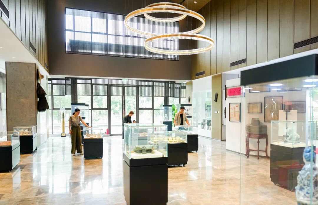 市民参观皖南民俗博物馆。