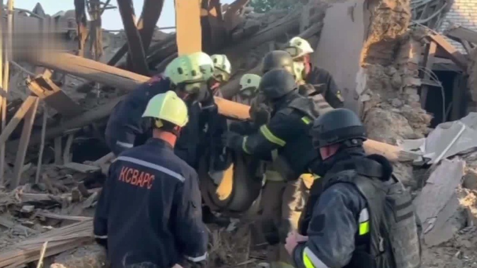 俄军10枚航空制导炸弹投向扎波罗热
