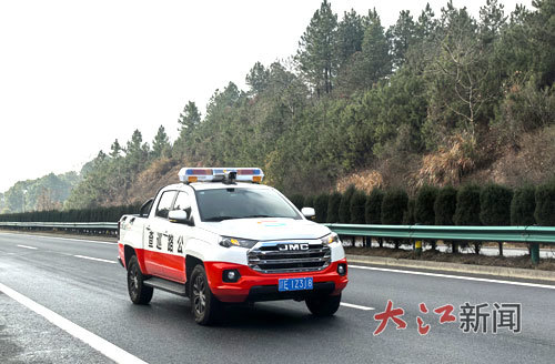 AI智能公路巡检设备。