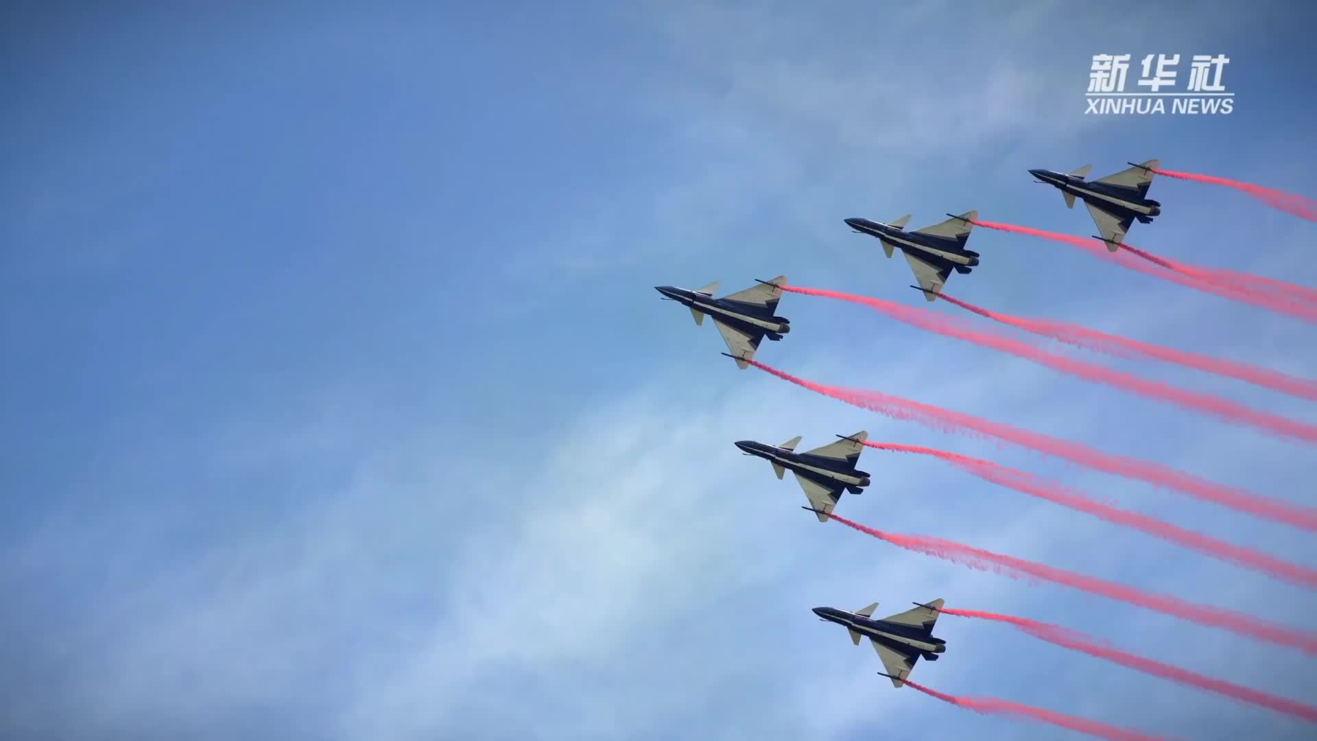再现阅兵经典画面 新华社记者专访运油-20A与歼-16飞行员