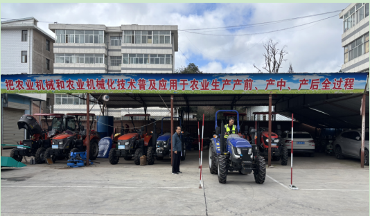 理论实操双管齐下 甘肃华亭农机手持证上岗