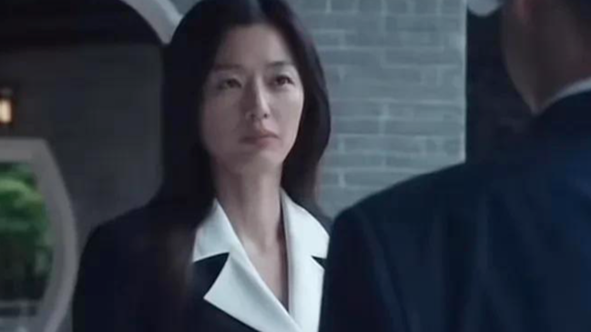 全智贤拒绝道歉！官宣关闭全部国内线下专柜，彻底和中国对立封面图