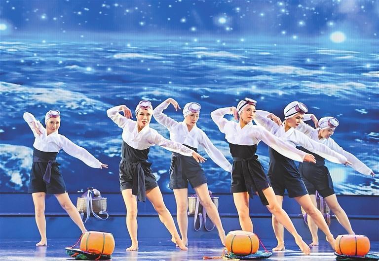 9月22日，“相约敦煌”国际文化交流演出在敦煌大剧院举行。本组图片摄影：新甘肃&middot;甘肃日报记者 　冯乐凯