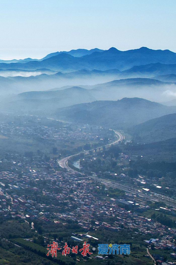 济南南部山区迎云海奇观 绘就现实版“千里江山图”