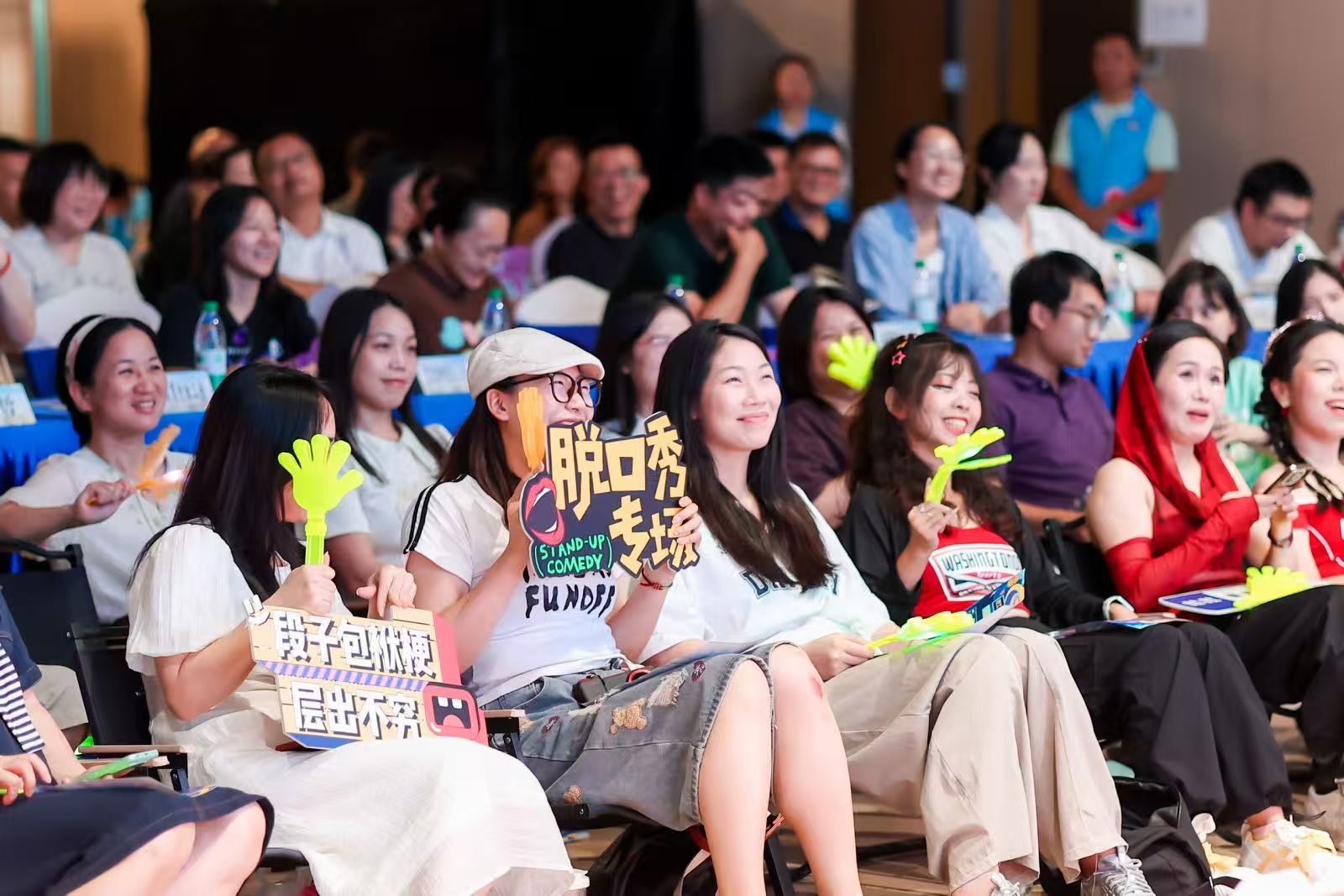 龙岗这场脱口秀“工”趣横生，“梗”有意思！