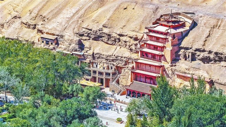 莫高窟远景　高樯　田蹊