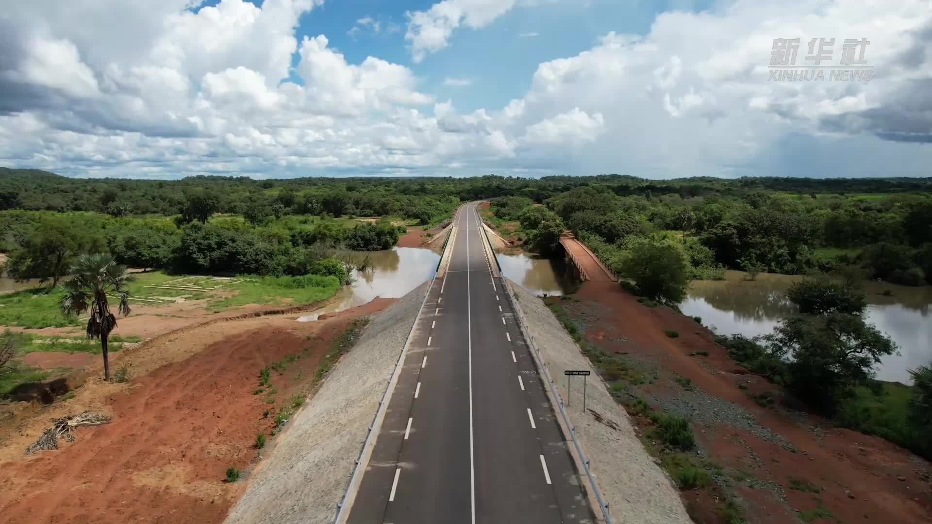 联通三国　惠及万家——中企助力科特迪瓦北部边民踏上幸福路