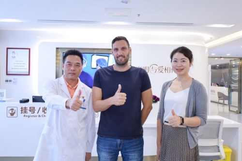 英国患者 Jon 的 “视界” 守护：深圳南山华厦眼科医院精准施治视网膜脱离获好评
