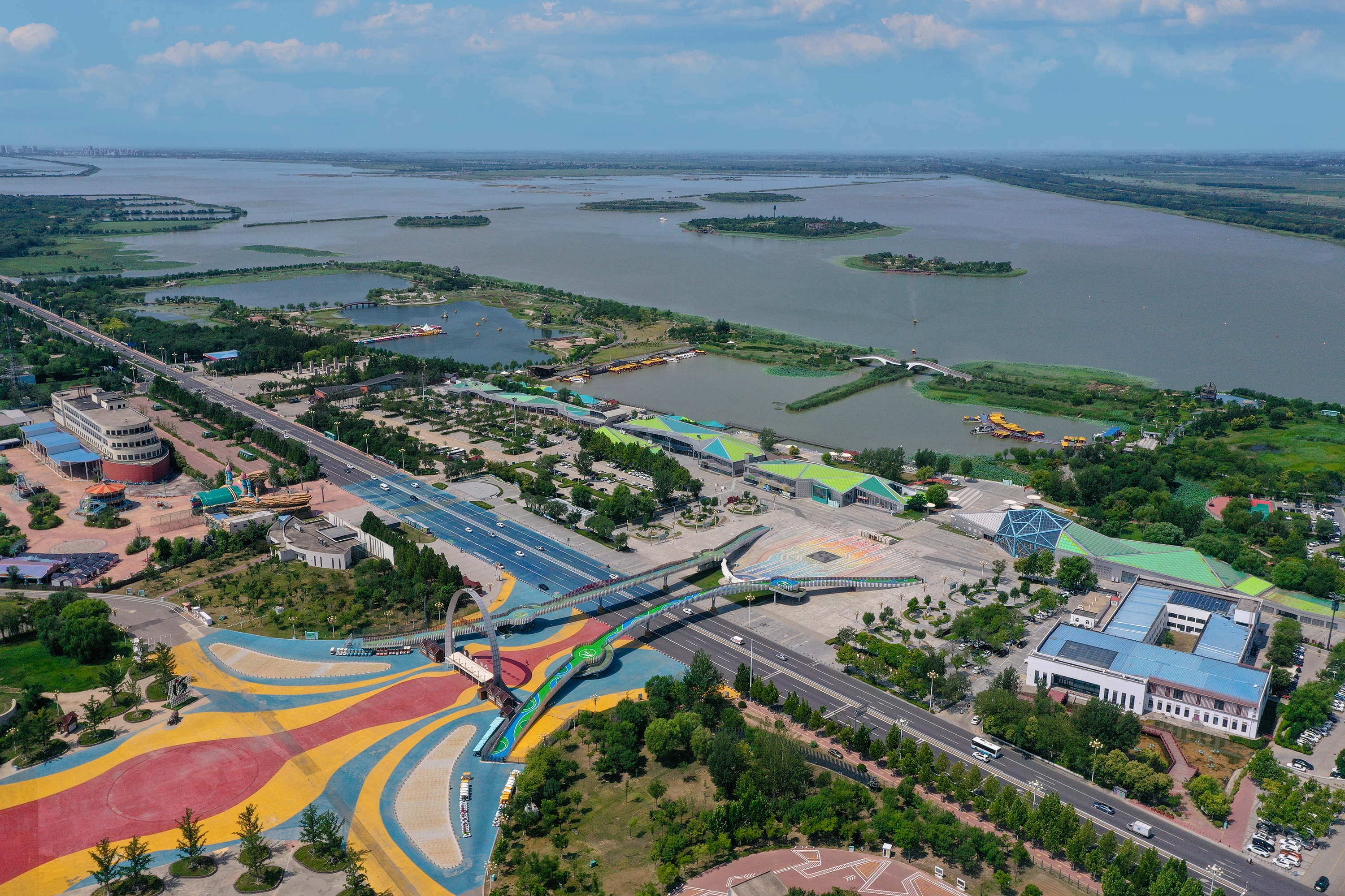 解云策、徐冰洁分获2025衡水湖马拉松赛男、女冠军