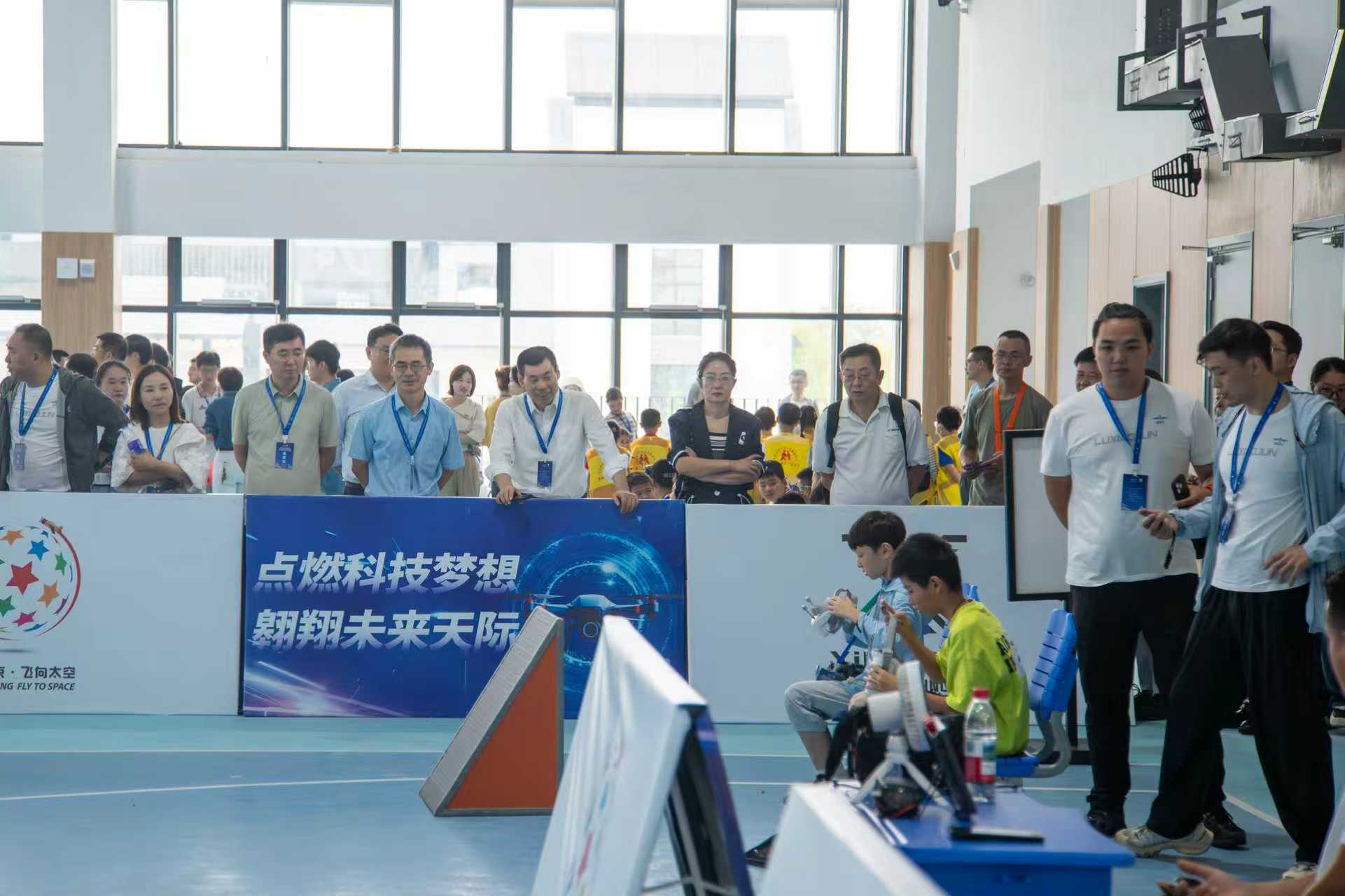 以赛促学，点燃科技梦想！南京青少年无人机竞赛火热开赛