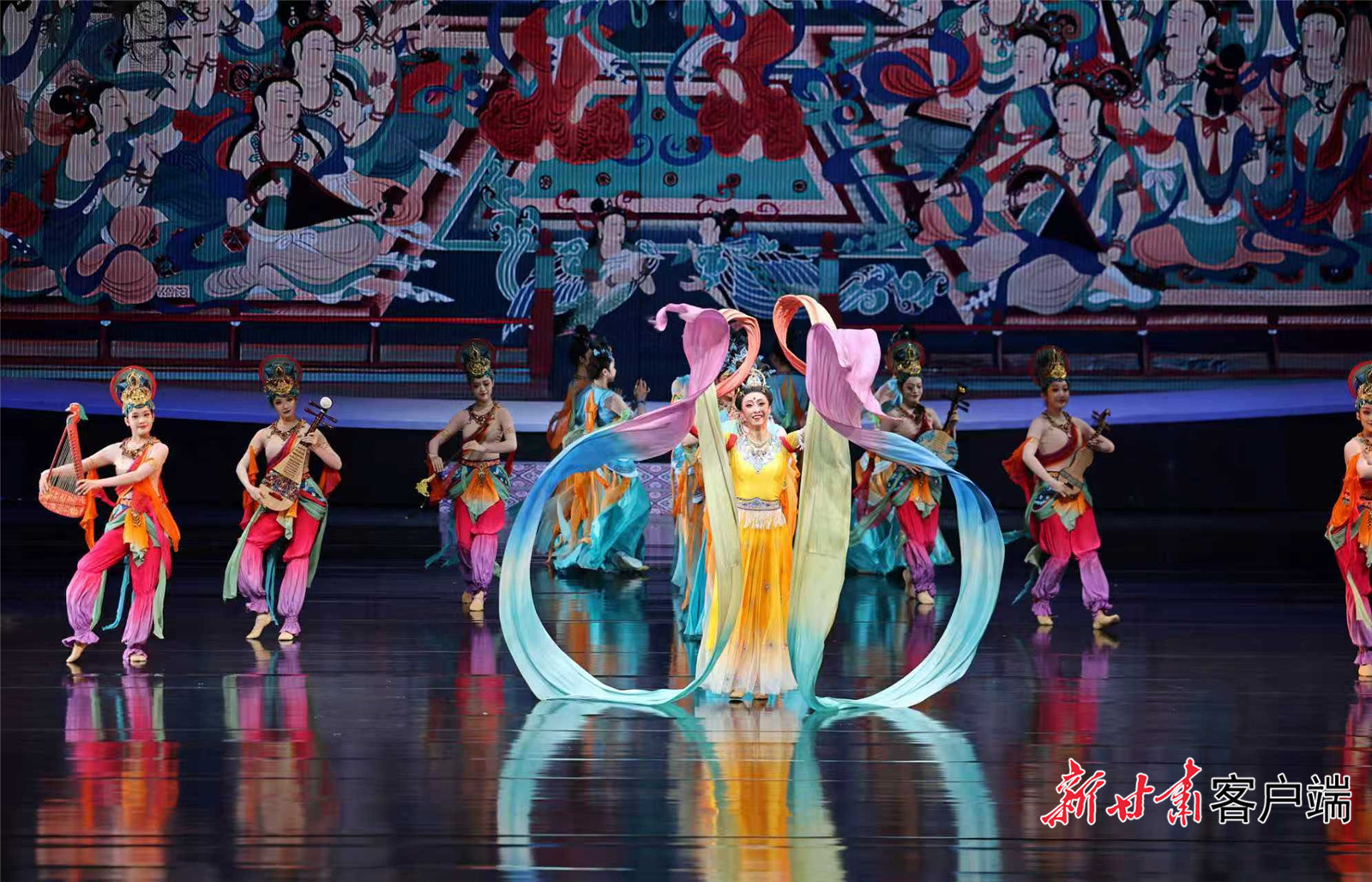 2025年综合提升新版《丝路花雨》在敦煌大剧院精彩上演　图片均由新甘肃&middot;甘肃日报记者田蹊摄