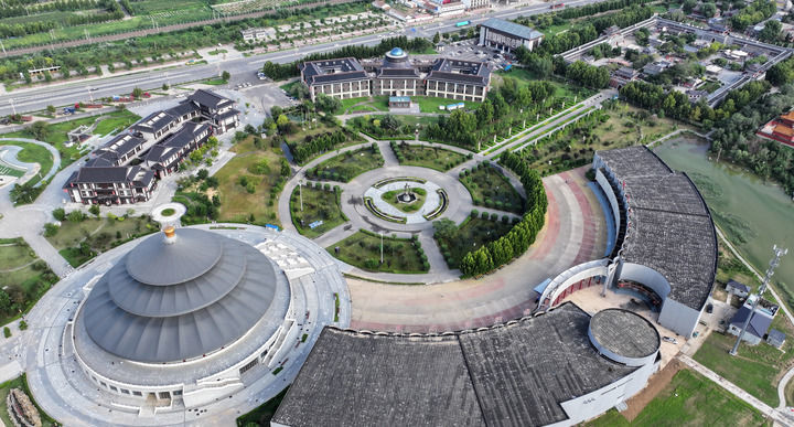 8月28日拍摄的吴桥杂技大世界鸟瞰图。（刘天琦摄）