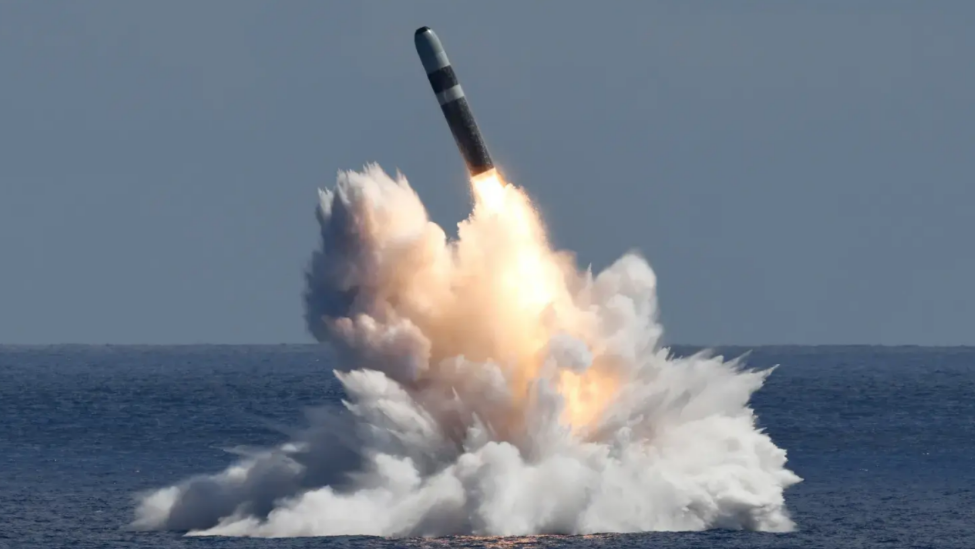 9月17日至21日期间，美海军在佛罗里达州附近海域从一艘“俄亥俄”级弹道导弹核潜艇上试射未携带弹头的“三叉戟Ⅱ”D5弹道导弹。