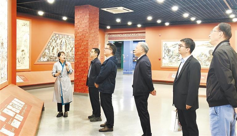 大数据与文化旅游组专家在敦煌艺术馆进行走访调研 新甘肃·甘肃日报记者 苏家英