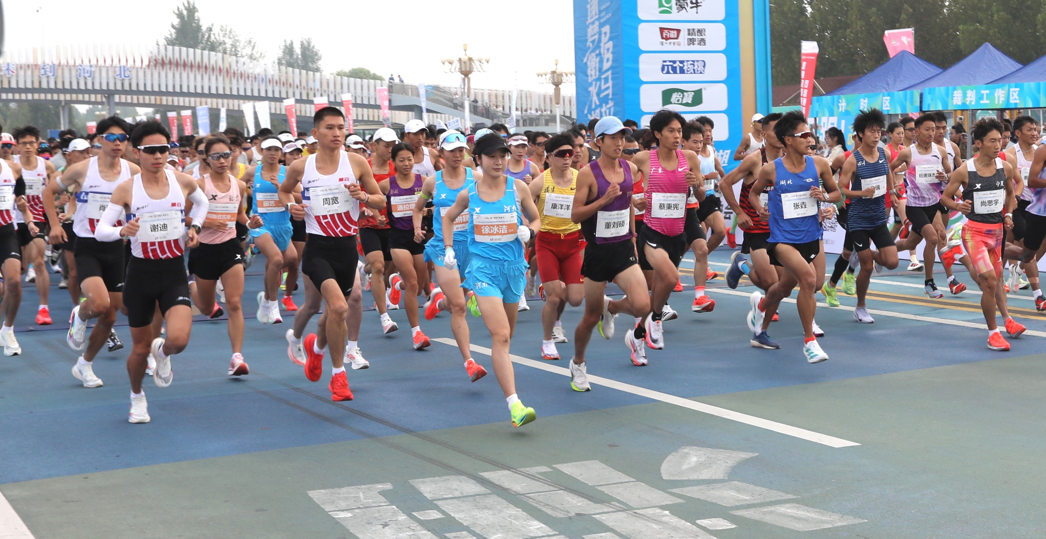 解云策、徐冰洁分获2025衡水湖马拉松赛男、女冠军