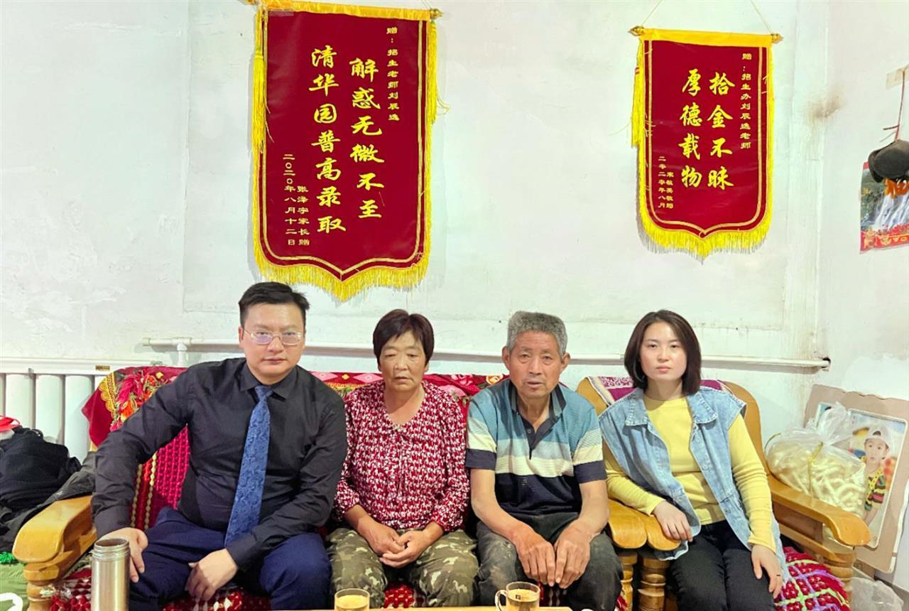代理律师周兆成及刘学州养家亲属（图源：受访者）