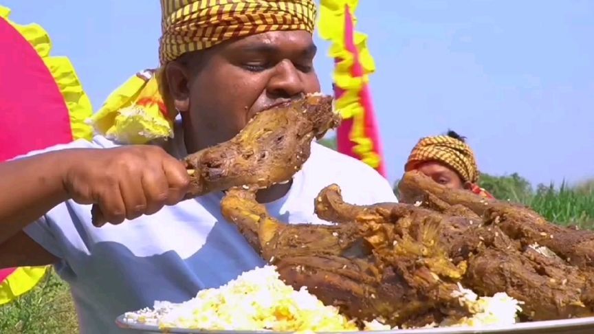 印度地主家大儿子，一顿饭吃五根80斤的大羊腿，生活向皇室看齐