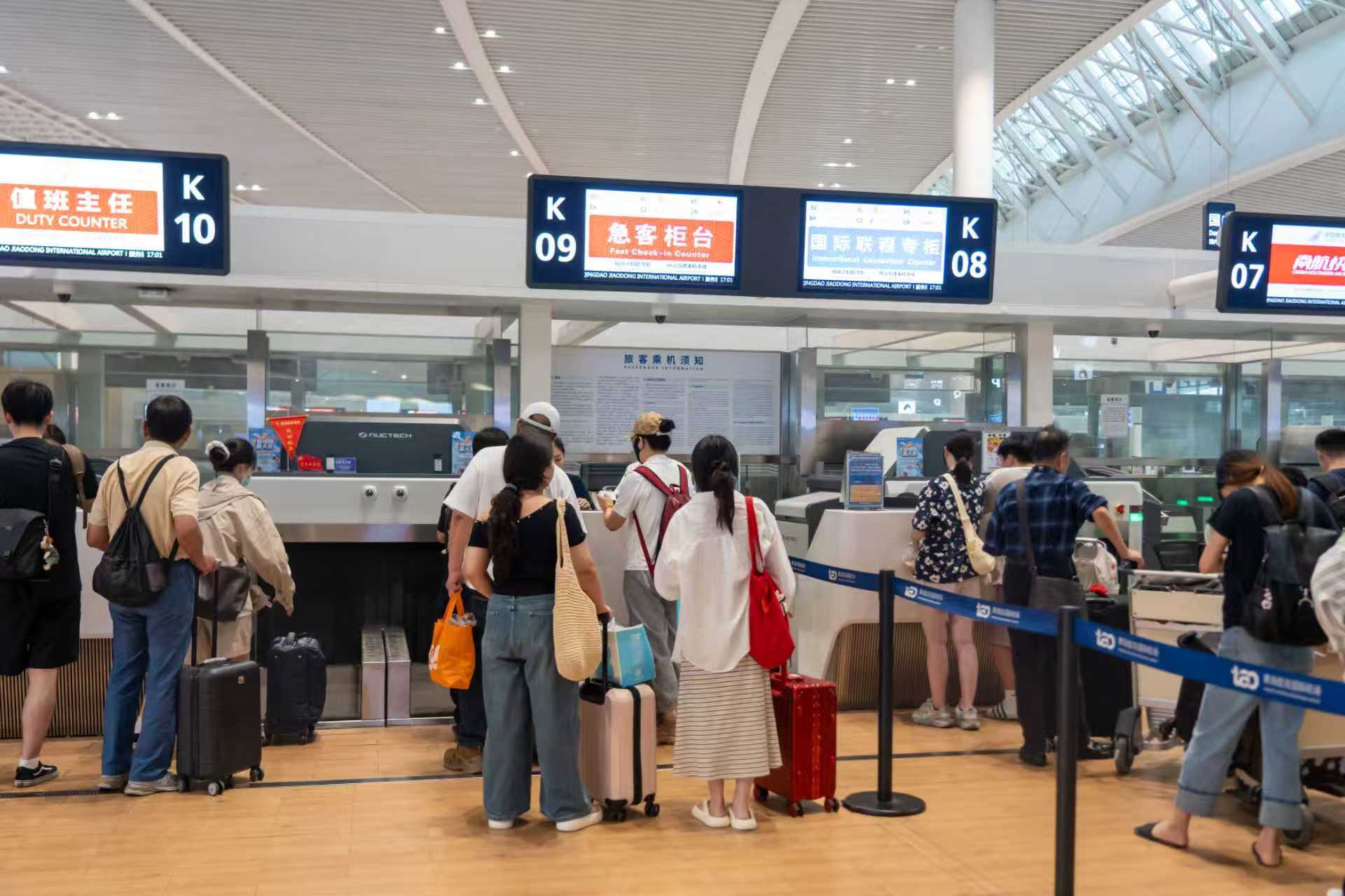 高效联动青岛机场携手青岛机场高铁站 保障空铁联运晚到旅客顺利成行