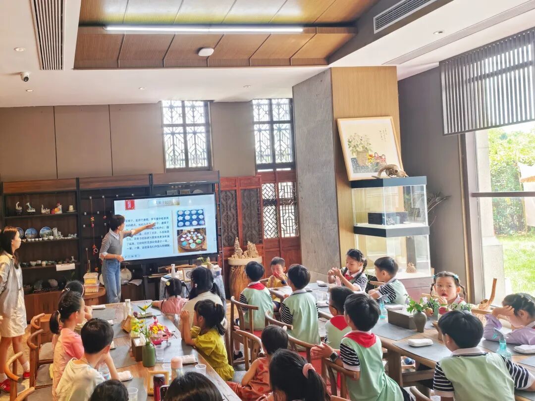 博物馆打造非遗研学空间,推出“徽韵手作”体验课。