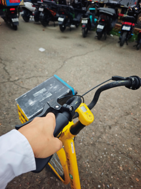 女骑手王晚:跑外卖是头一份我干得踏实安心的活儿